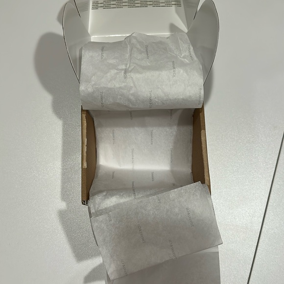 Tiffany packaging: blue box, gift card, envelope, ribbon, bag and shipping box - Picture 8 of 11